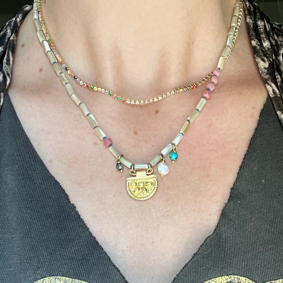 Handmade hand knotted mother of pearl asymmetrical necklace. - Picture 3 of 9